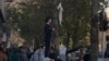 گزارش «دیلی میل» درباره دختر بی حجاب خیابان انقلاب 