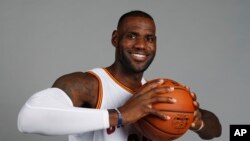 LeBron James et les play-offs : "Pour la cinquième année consécutive, il a bouclé son premier tour en quatre matches."