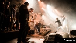 La Kyteman Orchestra en el primer día del Fliegend Bauten, Reeperbahn Festival de música, en Alemania. [Photo:Nina Zimmerman].