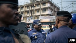 Le chef de la police de Kinshasa, le général Sylvano Kasongo, avec ses troupes, le 30 juin 2019.