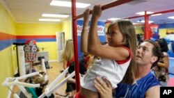 Se recomienda que los niños entre las edades de cinco y 17 años hagan por lo menos 60 minutos de actividad física cada día.