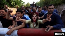 Supporters of Pakistani opposition leader Imran Khan chant anti-government slogans outside Khan's residence in Islamabad, Pakistan, October 28, 2016.