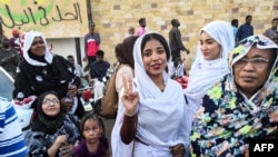 Alaa Salah Xartumda etiraz nümayişləri zamanı, 10 aprel 2019.