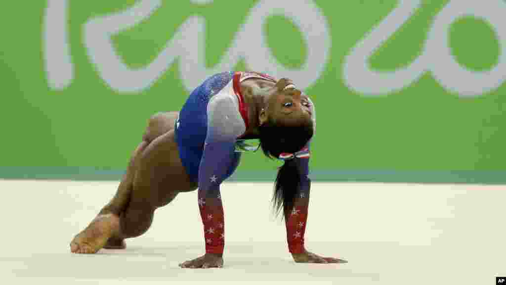 Simone Biles au sol lors de la competition, à Rio, le 16 août 2016.