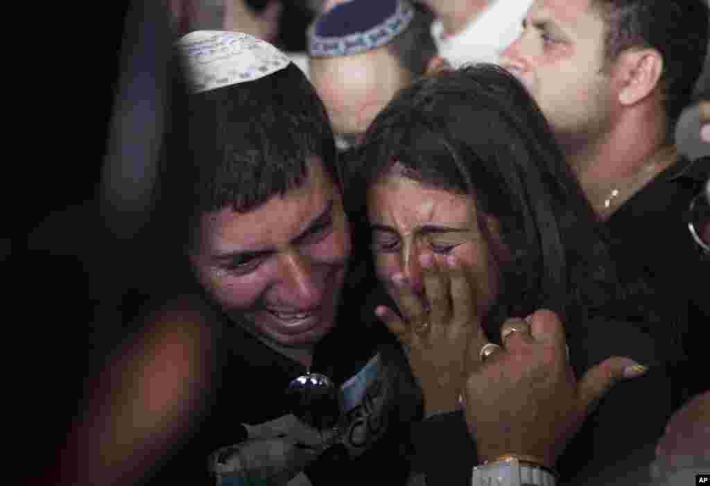 Relatives of Dror Chanin, 37, who was fatally wounded when a mortar exploded near the his vehicle, cry during his funeral in Yahud, Israel, July 16, 2014.