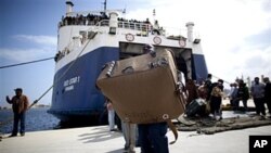 NATO e União Europeia prometem ajudar barcos com imigrantes que deixam a Líbia