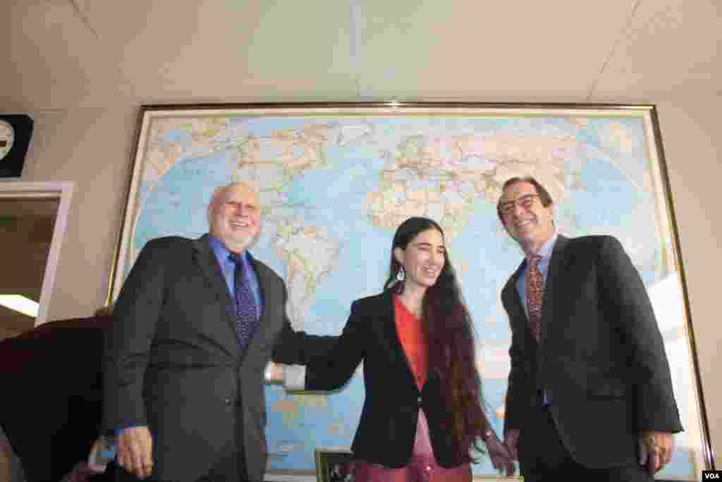 Yoani Sánchez agradeció el recibimiento realizado por Dick Lobo, director de IBB y David Ensor, director de la Voz de América.