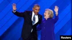 ABŞ prezidenti Barak Obama və prezidentliyə demokrat namizəd Hillari Klinton Filadelfiyada Demokrat partiyasının qurultayında