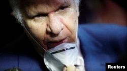Rafael Simón Jiménez habla con los medios de comunicación luego de jurar como vicepresidente del Consejo Nacional Electoral de Venezuela en Caracas. Junio 12 2020