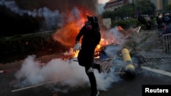 Varios heridos es el saldo hasta ahora de las manifestaciones en Hong Kong el martes 1 de octubre de 2019, cuando una nueva protesta prodemocracia busca presionar por cambios en el territorio semiautónomo chino.