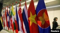 Bendera KTT ASEAN di Suntec Convention Centre, Singapura, 11 November 2018. (Foto: dok).