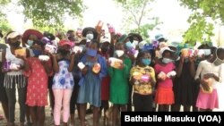 Amantombazana akoBulawayo ethola amaSanitary Pads