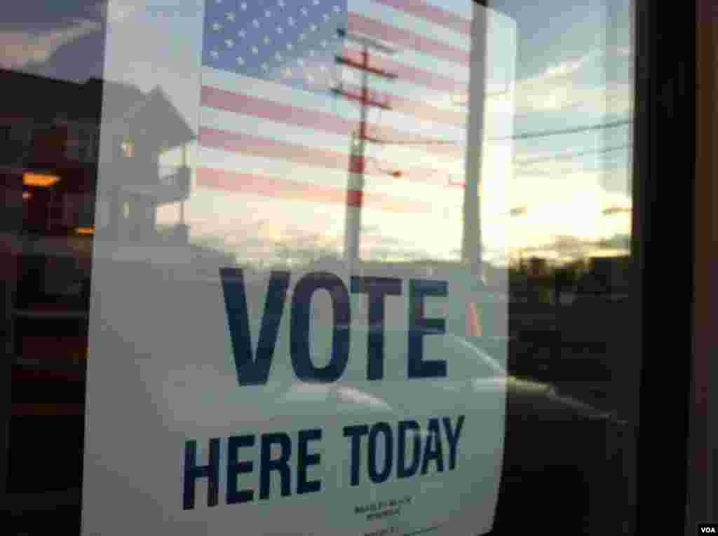 Fire house in Bradley Beach, New Jersey, becomes the only voting facility for residents who usually have four during general elections , all due to Superstorm Sandy, November 6, 2012. (Celia Mendoza/VOA)