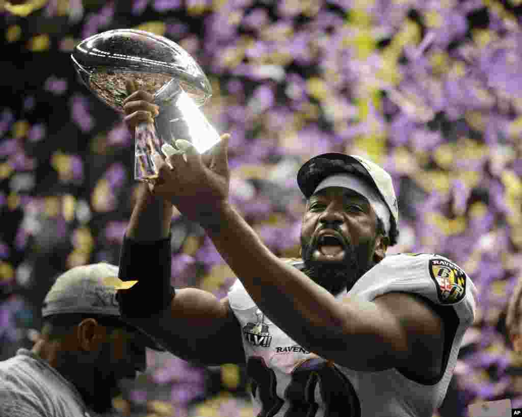 Baltimore Ravens safety Ed Reed (20) celebrates his team's 34-31 win against the San Francisco 49ers.