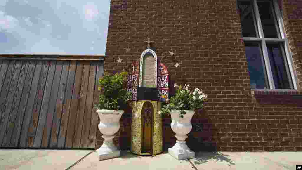 Um mémorial dédié à Vera Smith décédée 10 ans plus tôt suite à l'ouragan Katrina à la Nouvelle-Orléans.