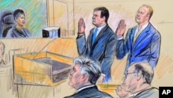 Paul Manafort et son associés Rick Gates devant la Cour fédérale de Washington, le 30 octobre 2017.