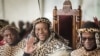 Qui va succéder au roi zoulou Goodwill Zwelithin ? Il est aux côtés du prince Mangosuthu Buthelezi (à droite) à Kwadukuza au nord de Durban le 24 septembre 2019.
