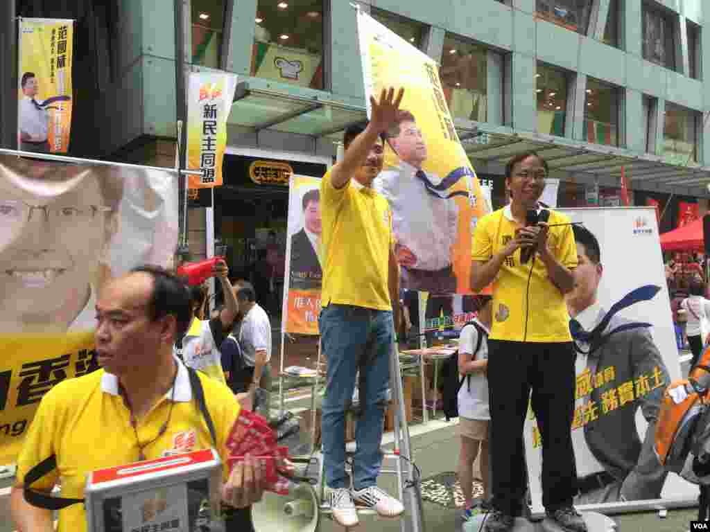 數萬港人參加七一大游行誓言守護香港(美國之音海彥拍攝)