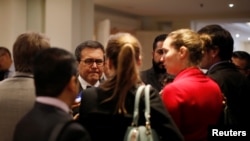 El ministro de Economía de México, Ildefonso Guajardo, habla con periodistas luego de la novena reunión de ejecutivos empresariales de EE.UU. y México en Ciudad de México. Oct. 11, 2017.