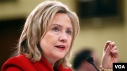 Menlu AS Hillary Clinton berjanji akan bertemu dengan tokoh-tokoh oposisi Libya.