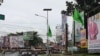 Baliho para Caleg memenuhi sebuah perempatan di Yogyakarta. (Foto:VOA/Nurhadi)