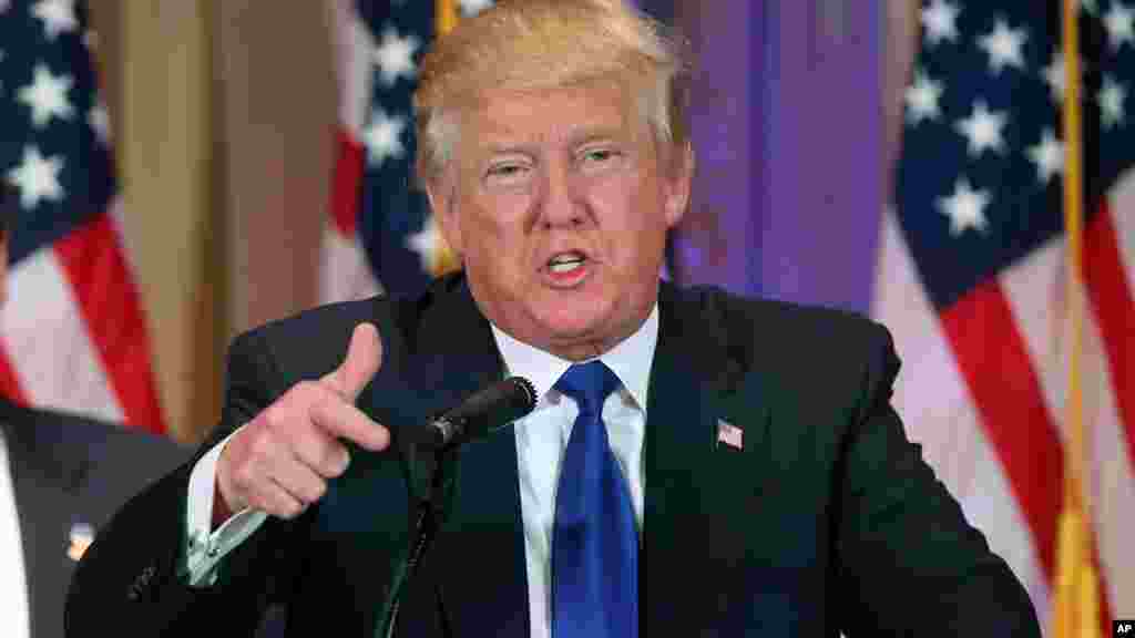 Donald Trump parle avec ses militants, lors de l'élection primaire républicaine en Floride, le 1er mars 2016.
