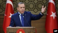 Turkish President Recep Tayyip Erdogan addresses a meeting of local administrators at the presidential palace in Ankara, March 16, 2016. 