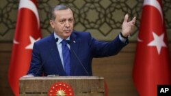 Turkish President Recep Tayyip Erdogan addresses a meeting of local administrators at his palace in Ankara, March 16, 2016.