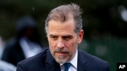 ARHIVA - Hanter Bajden, sin predsjednika Džoa Bajdena ispred Bijele kuće, 18. aprila 2022. u Vašingtonu. (Foto: AP Photo/Andrew Harnik)