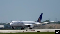 El vuelo de United cubría ruta hacia Denver, Colorado, cuando fue obligado a regresar al aeropuerto de Houston.