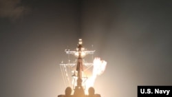 미 해군이 지난해 11월 USS 존 핀 이지스 구축함에서 SM-3 블록 IIA 미사일을 이용한 탄도미사일 요격에 성공했다면서 사진을 공개했다. (자료사진)