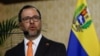 ARCHIVO - El canciller venezolano Yván Gil conversa con la prensa durante la visita de su homólogo ruso a Caracas, Sergei Lavrov, el 20 de febrero de 2024.