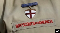 Pramuka Amerika resmi mencabut larangan terhadap pemimpin pramuka gay hari Senin (27/7).