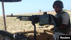 Un soldat egyptien surveille un passage dans la ville de el-Arish, dans la péninsule du Sinai, le 8 juillet 2015.
