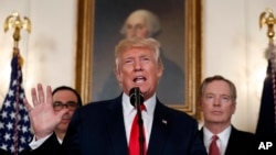Presiden Donald Trump berbicara selama acara penandatanganan memorandum yang menyerukan penyelidikan perdagangan dengan China (foto: AP Photo/Alex Brandon)
