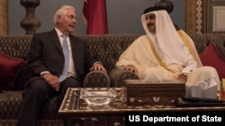 وزیر خارجه آمریکا و شیخ تمیم بن حمد بن خلیفه آل ثانی امیر قطر