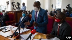 Merdad Segona, wakili wa Robert Kyagulanyi, maarufu Bobi Wine, akiwa mahakamani Kampala, Jan. 21, 2021, kuomba Kyagulanyi na mkewe wapewe uhuru wao.