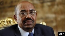 Omar el-Béchir, président du Soudan, lors d'une réunion avec Mubarak au Caire, le 22 février 2009.
