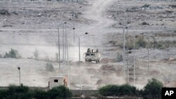 Des soldats égyptiens gardant la frontière avec Rafah, Bande de Gaza, le 1er juillet 2015.
(AP Photo/Mohammed Ebaid) 