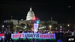 Manifestantes pro-palestinos bloquean una calle durante una protesta antes del discurso sobre el Estado de la Nación del presidente estadounidense Joe Biden cerca del Capitolio de EEUU en Washington, el 7 de marzo de 2024.