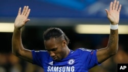 Didier Drogba célèbre son but lors du match en Ligue des Champions dans le Groupe G entre Chelsea et NK Maribor au stade Stamford Bridge à Londres le mardi 21 octobre 2014. (AP Photo / Kirsty Wigglesworth )