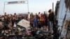 Warga Palestina melihat kehancuran tenda-tenda pengungsi pasca serangan Israel terhadap kamp pengungsi di Rafah, Jalur Gaza, Senin, 27 Mei 2024, yang menewaskan sedikitnya 45 orang. 