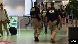 Los preparativos de seguridad son intensos y se sienten desde la llegada al aeropuerto de la ciudad. [Foto: Celia Mendoza, VOA] 