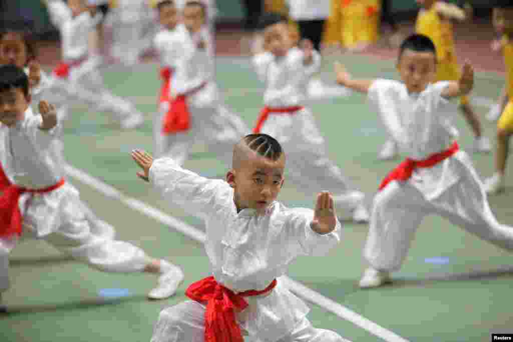 Anak-anak ambil bagian dalam kompetisi kungfu di Xi'an, Shaanxi, China.