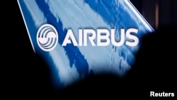 Logo Airbus tampak di Colomiers, dekat Toulouse, Perancis, 11 Januari 2017. (Foto:Dok)