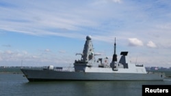 英國皇家海軍45型“捍衛者號”驅逐艦抵達烏克蘭的黑海港口敖德薩。(2021年6月18日)