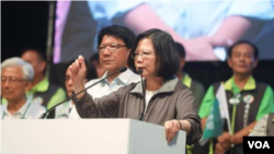 台灣總統蔡英文11月14號在選舉造勢場合上發表談話 (蔡英文臉書)