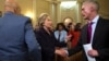 Clinton reanuda campaña tras 11 horas en audiencia sobre Bengasi