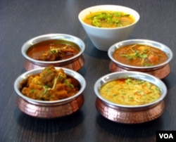 Berbagai macam pilihan menu "curry" (kari) yang juga tersedia di restoran "Kabob Palace".