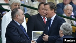 Britain's Prime Minister David Cameron (R) shakes hands with the First Minister of Scotland, Alex Salmond (L), July 8, 2012.